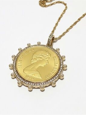 GOLD QUEEN ELIZABETH COIN CZ LARGE PENDANT NECKLACE